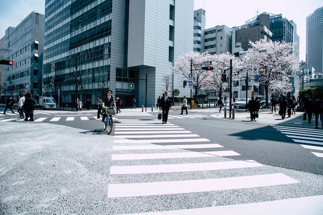 巫山为何勤工俭学对在日本的留学生的职业生涯至关重要？